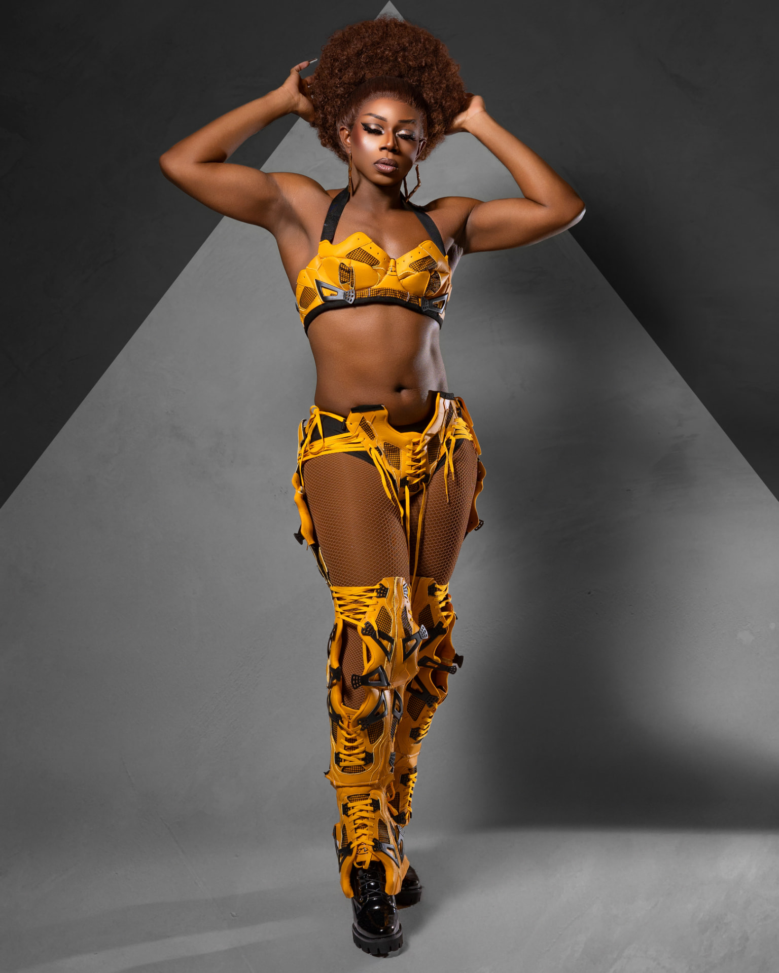 Dakota Cox in a yellow stage outfit